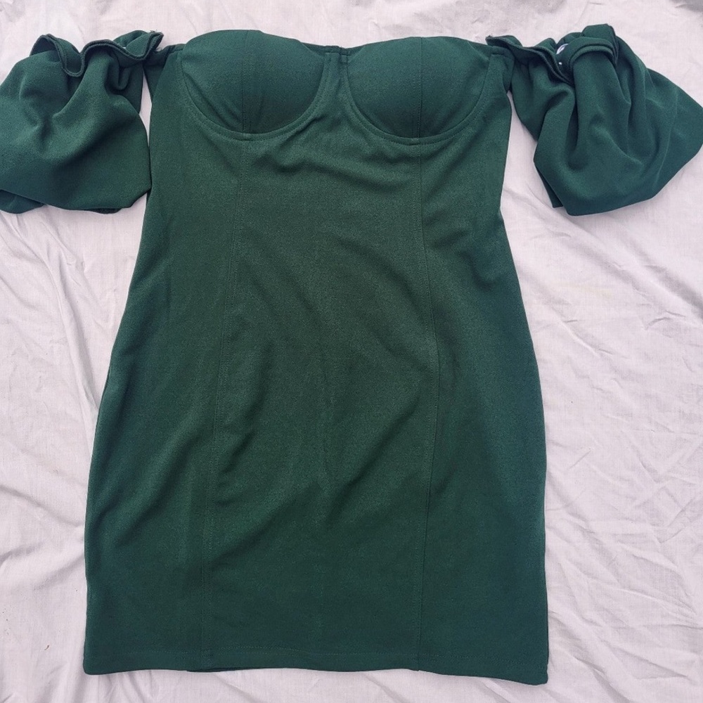 Pretty emerald green off the shoulder puff sleeve mini dress